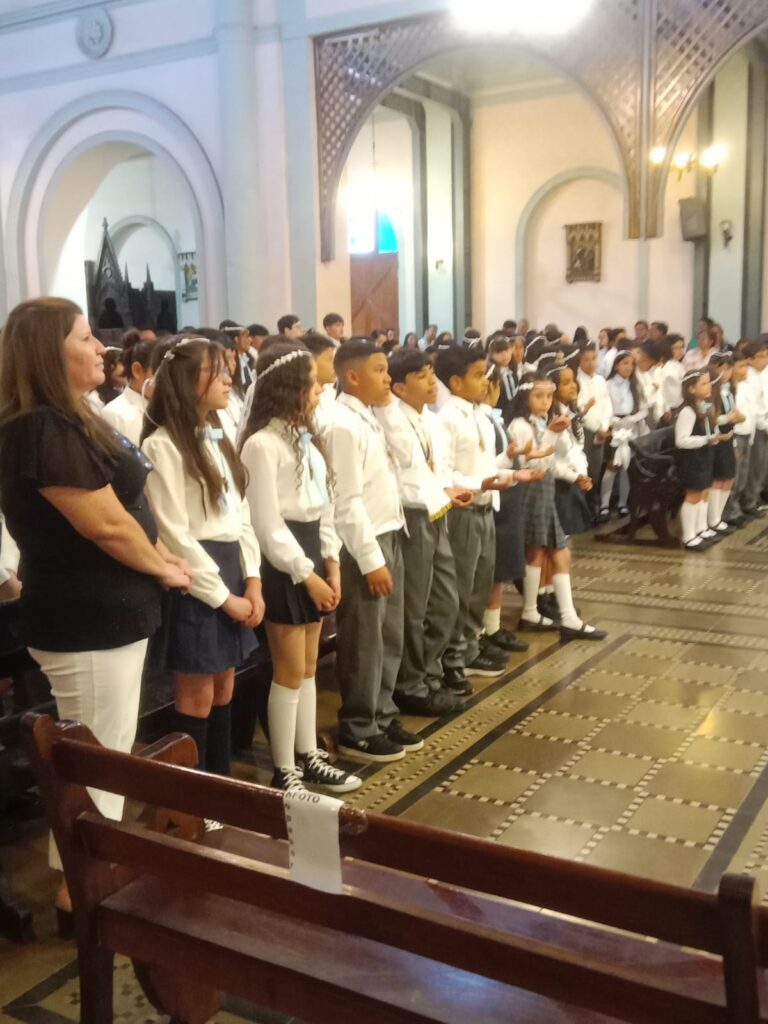 70 niños celebraron sus primeras comuniones en el marco de la celebración de la Solemnidad de la Inmaculada Concepción